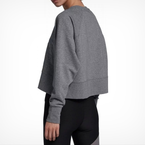 Nike Versa Crew Embossed Cropped Sweatshirt Activewear Oversized Loungewear Gym - Picture 3 of 13